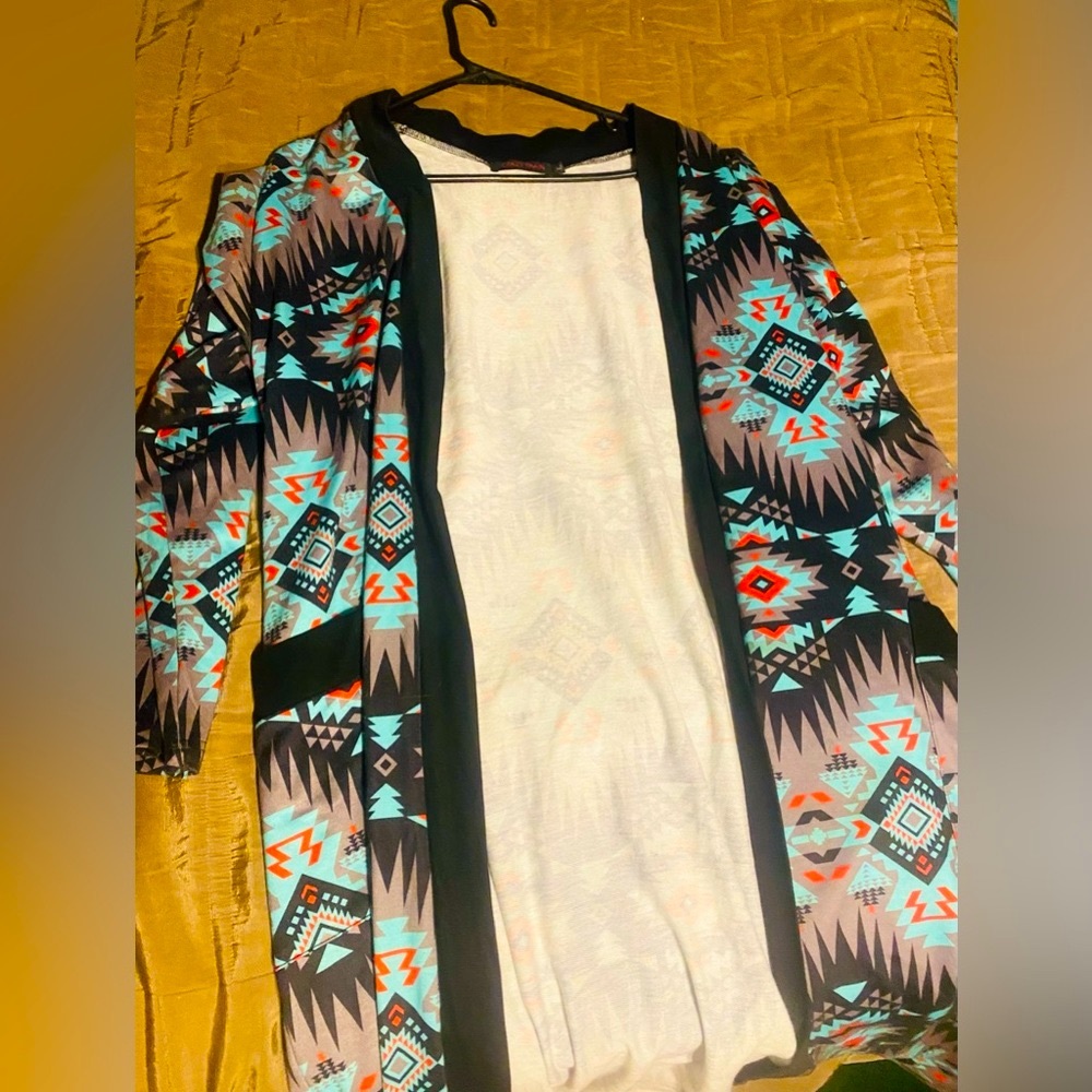 Size XL- Crazy Train Aztec Cardigan 🤍 SUPER CUTE 🤍Worn once !